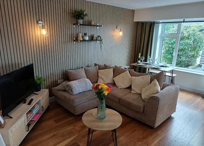 Sunlit Garden Bungalow