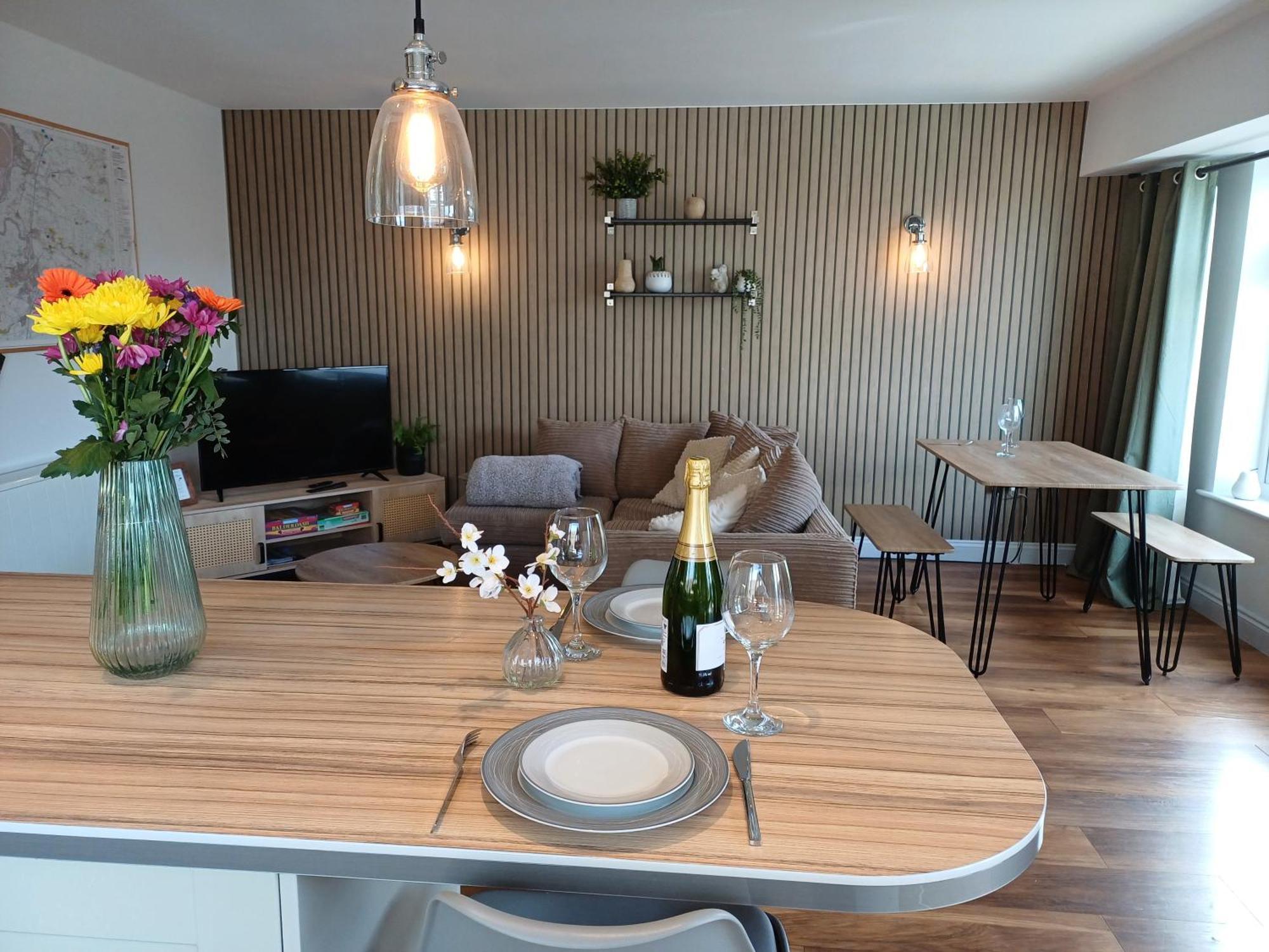 Sunlit Garden Apartment Puriton