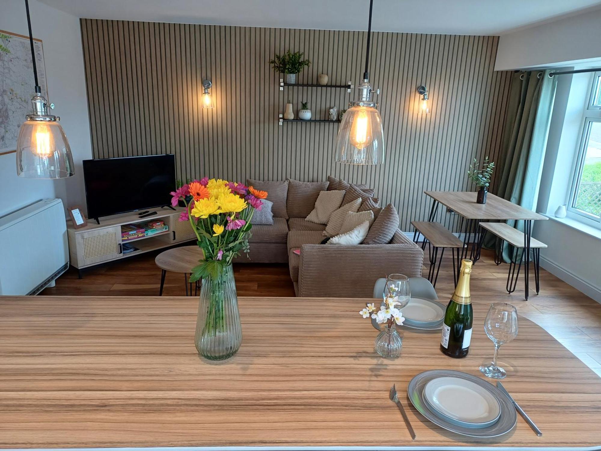 Sunlit Garden Apartment