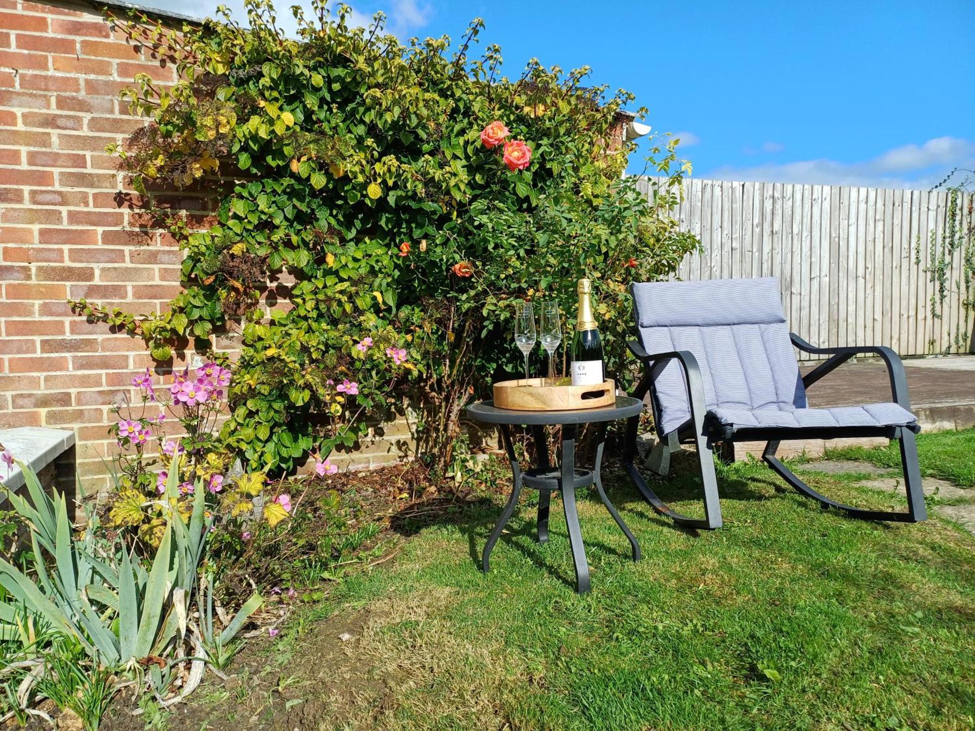 Apartment Sunlit Garden Puriton