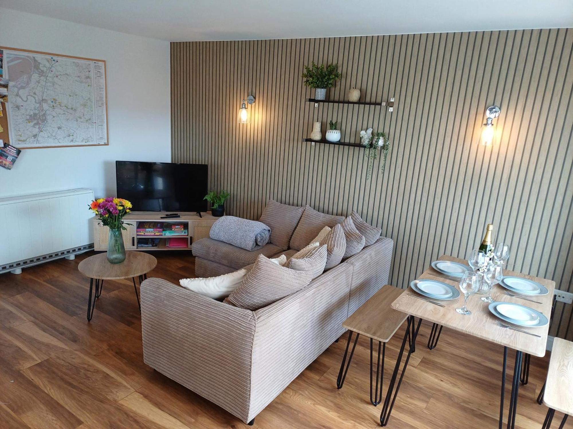 Sunlit Garden Apartment *