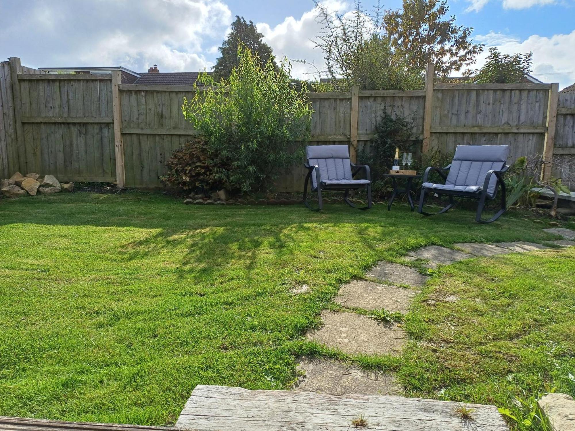 Sunlit Garden *