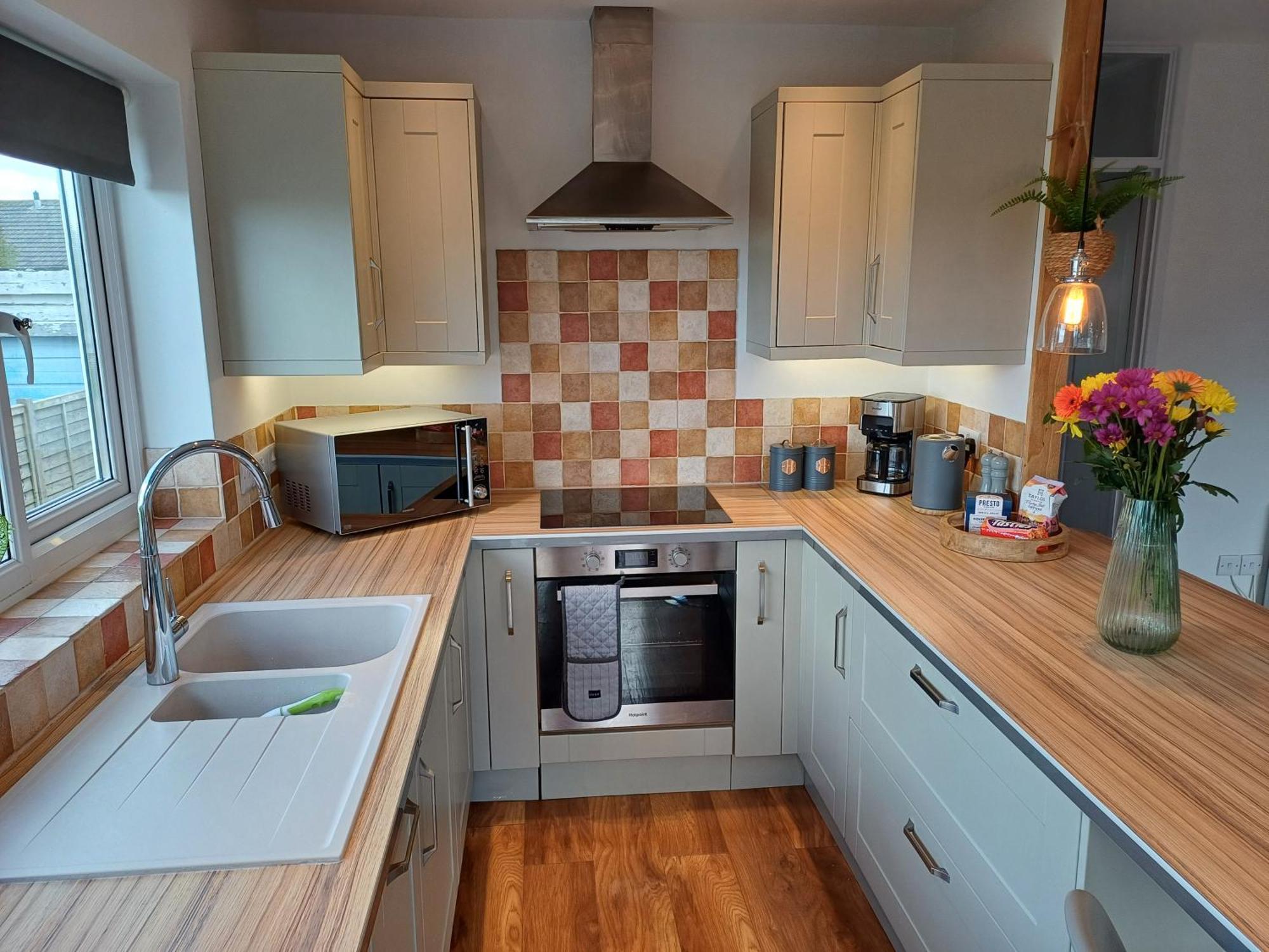 Sunlit Garden Apartment Puriton